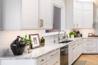 Mouser Frameless Kitchen