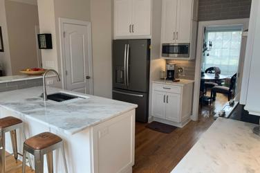 Bright Transitional Kitchen