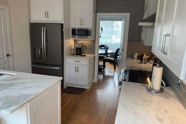 Bright Transitional Kitchen