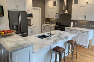 Bright Transitional Kitchen